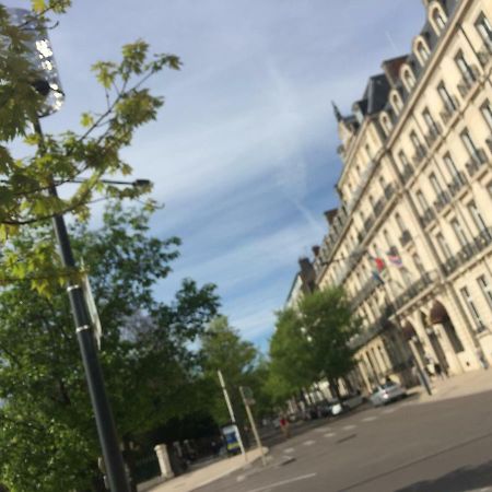 Le Jardin Darcy Liberte Hyper Centre Gare-Ville Parking Public Payant Dans La Rue 第戎 外观 照片